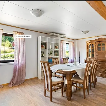 Semesterbostad Spacious Newly Renovated Family Haugen